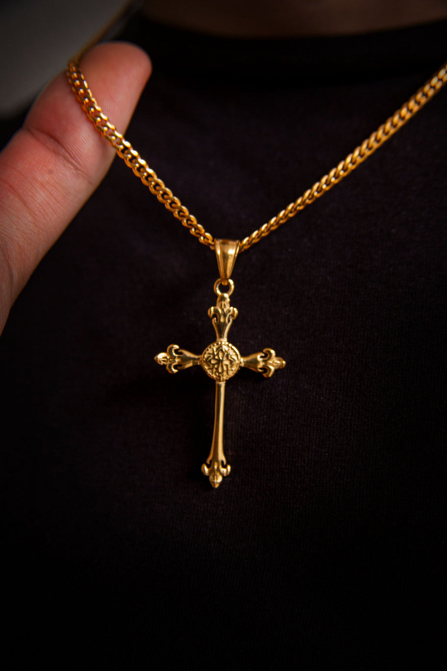 Cadena cubana 50 cms + dije cristo| Enchape de oro 18k