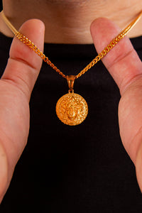 Cadena cubana 50 cms + dije Medusa | Enchape de oro 18k