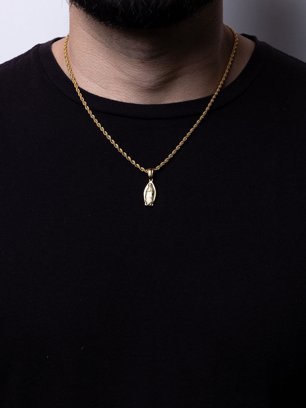 Cadena lazo 50 cms + dije Virgen María de Guadalupe | Enchape de oro 18k