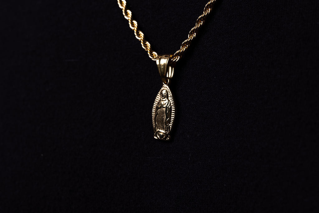 Cadena lazo 60 cms + Dije Virgen María de Guadalupe| Enchape de oro 18k