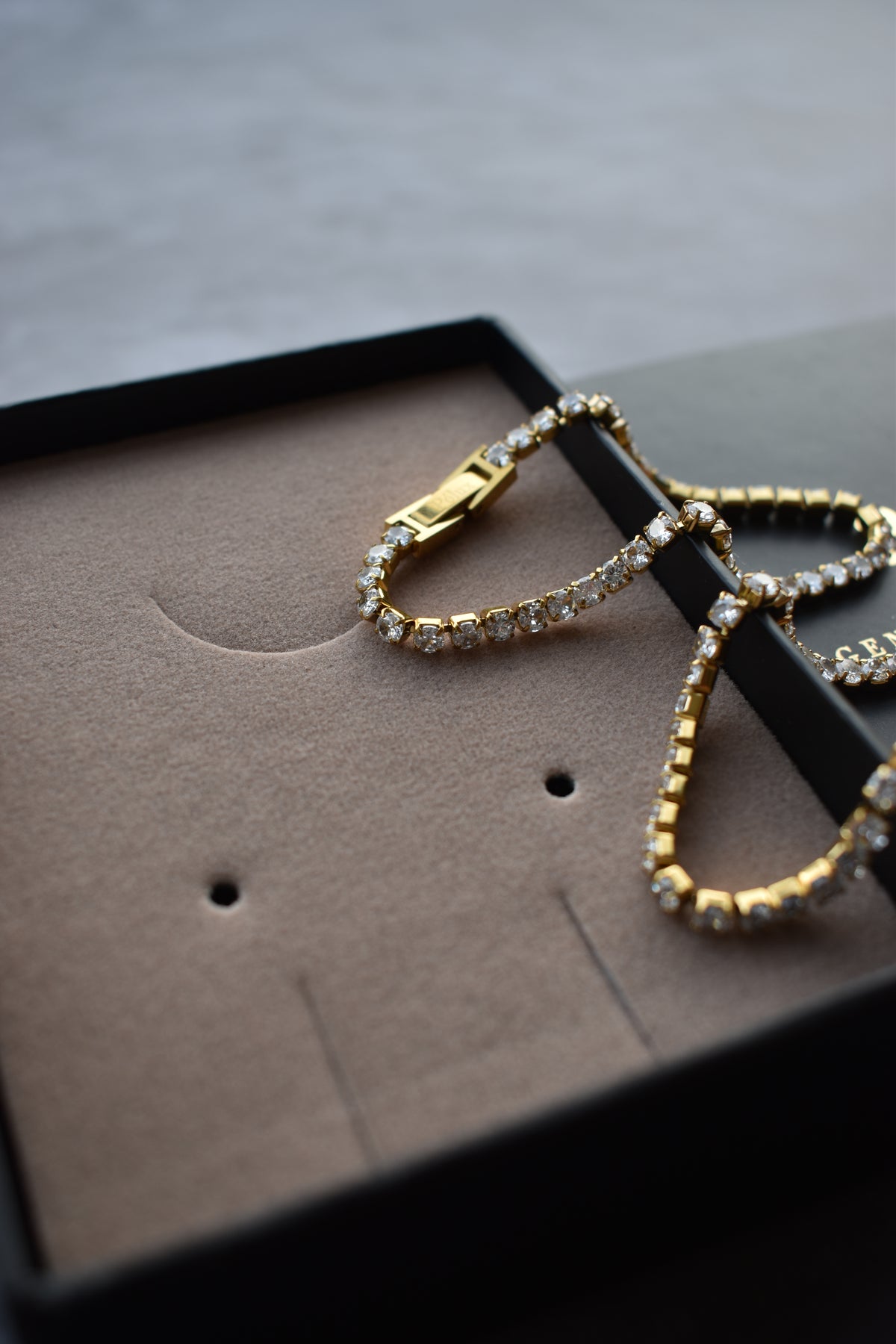 Set pulseras tejido tennis golden diamante para parejas