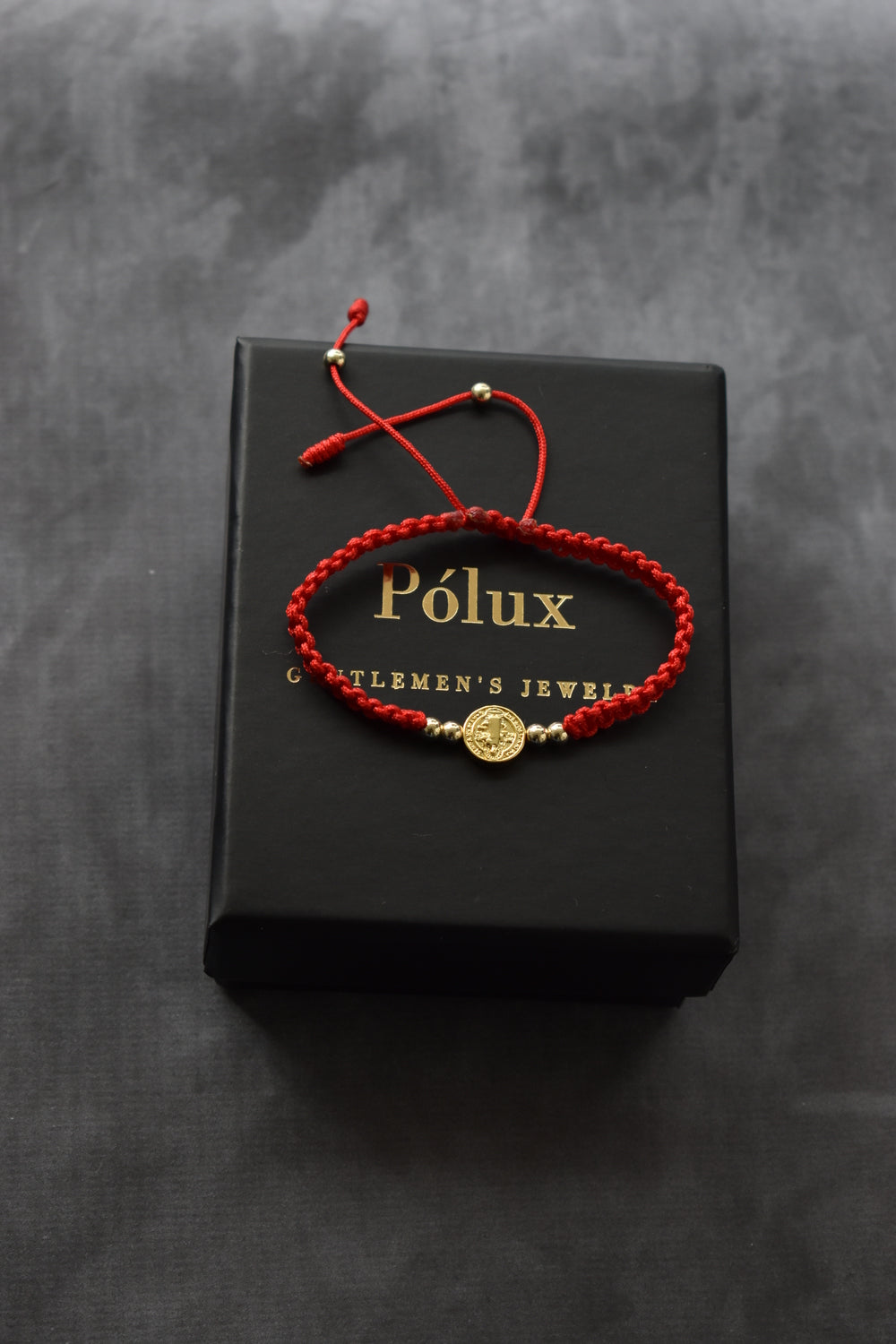 Pulsera Roja San Benito | Oro laminado 18 K - Imperium