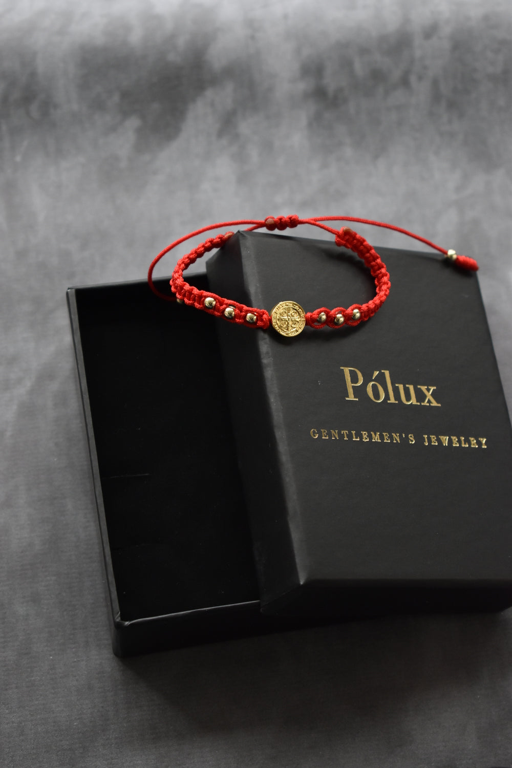 Pulsera Roja San Benito | Oro laminado 18 K - Aurelius