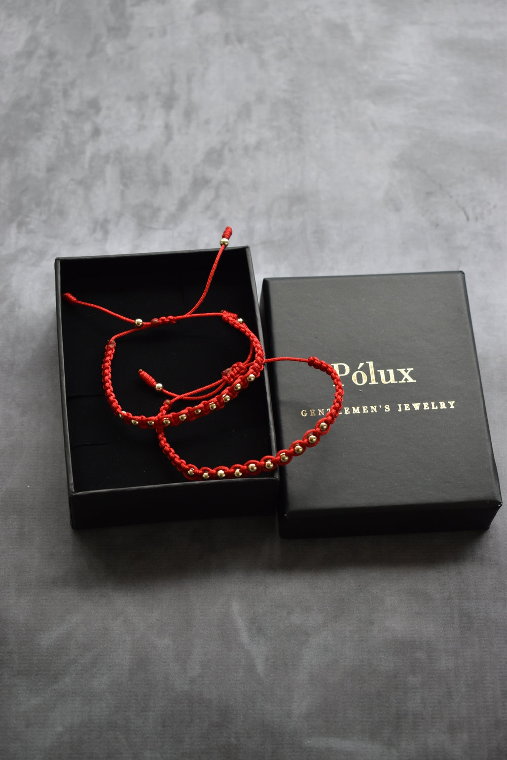 Pulseras Pareja Macramé Oro Laminado 18K – Hilo Rojo