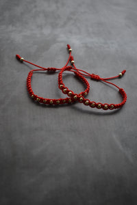 Pulseras Pareja Macramé Oro Laminado 18K – Hilo Rojo