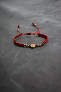 Pulsera Roja San Benito & Virgen de Guadalupe | Oro laminado 18 K - Maximus