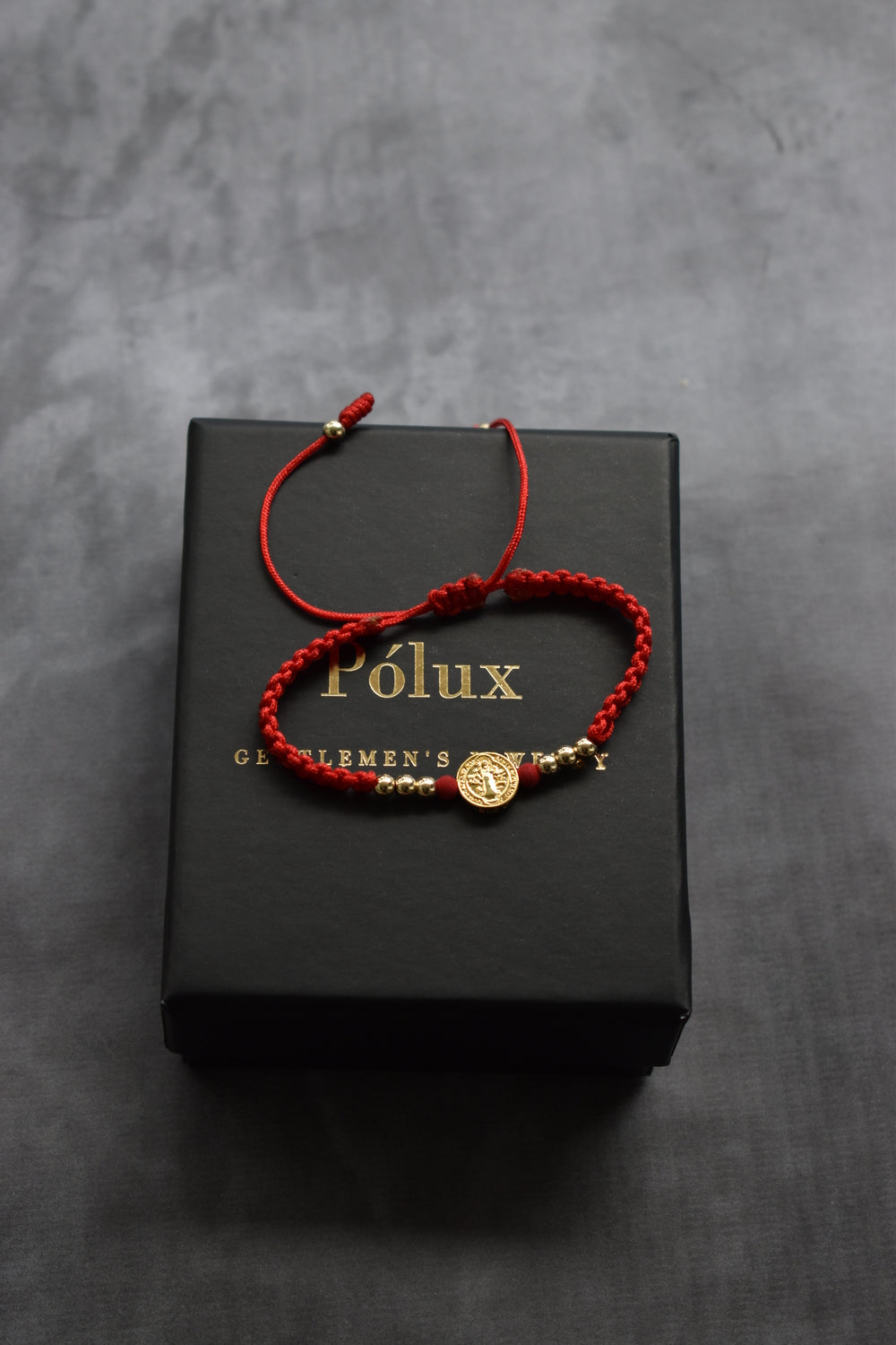 Pulsera Roja San Benito & Virgen de Guadalupe | Oro laminado 18 K - Maximus