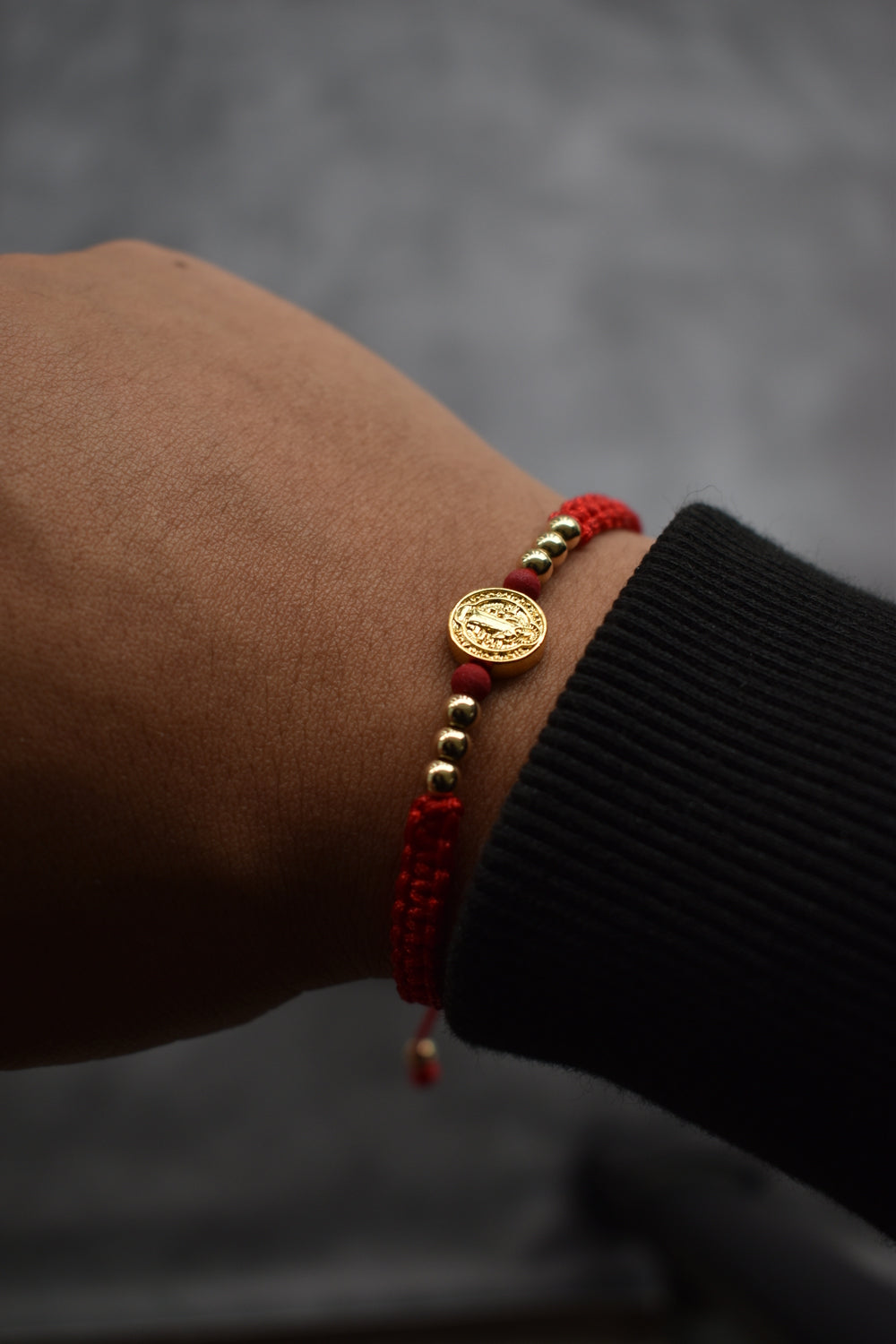 Pulsera Roja San Benito & Virgen de Guadalupe | Oro laminado 18 K - Maximus