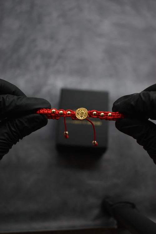 Pulsera Roja San Benito | Oro laminado 18 K - Aurelius