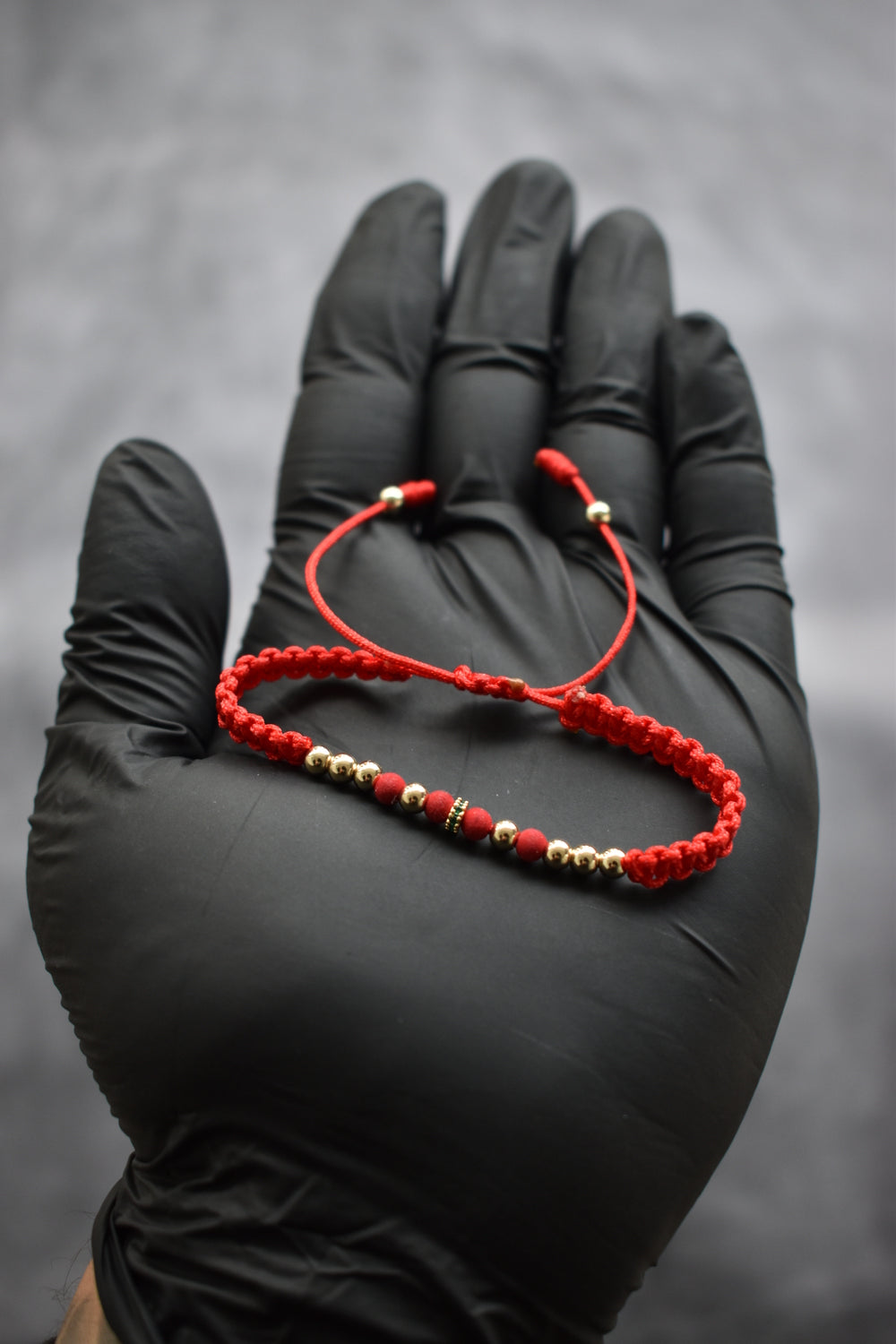 Pulsera roja Dominus | Oro laminado 18 K
