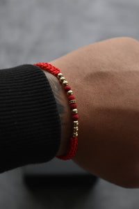 Pulsera roja Dominus | Oro laminado 18 K