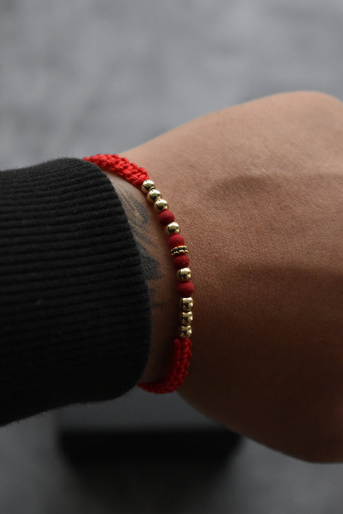 Pulsera roja Dominus | Oro laminado 18 K