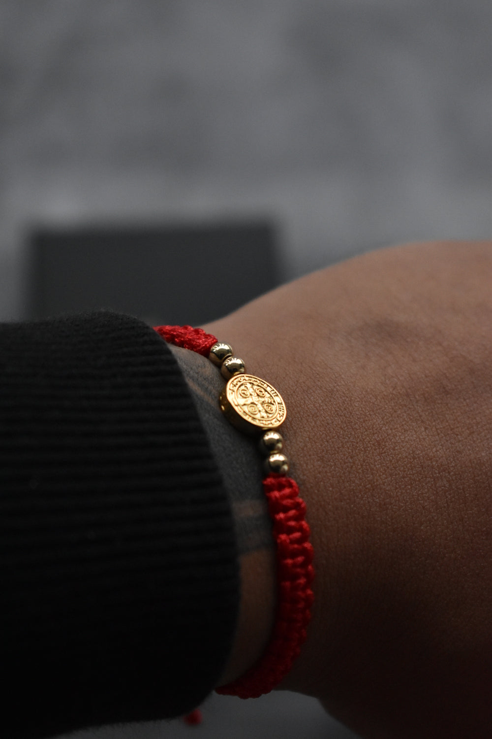 Pulsera Roja San Benito | Oro laminado 18 K - Imperium
