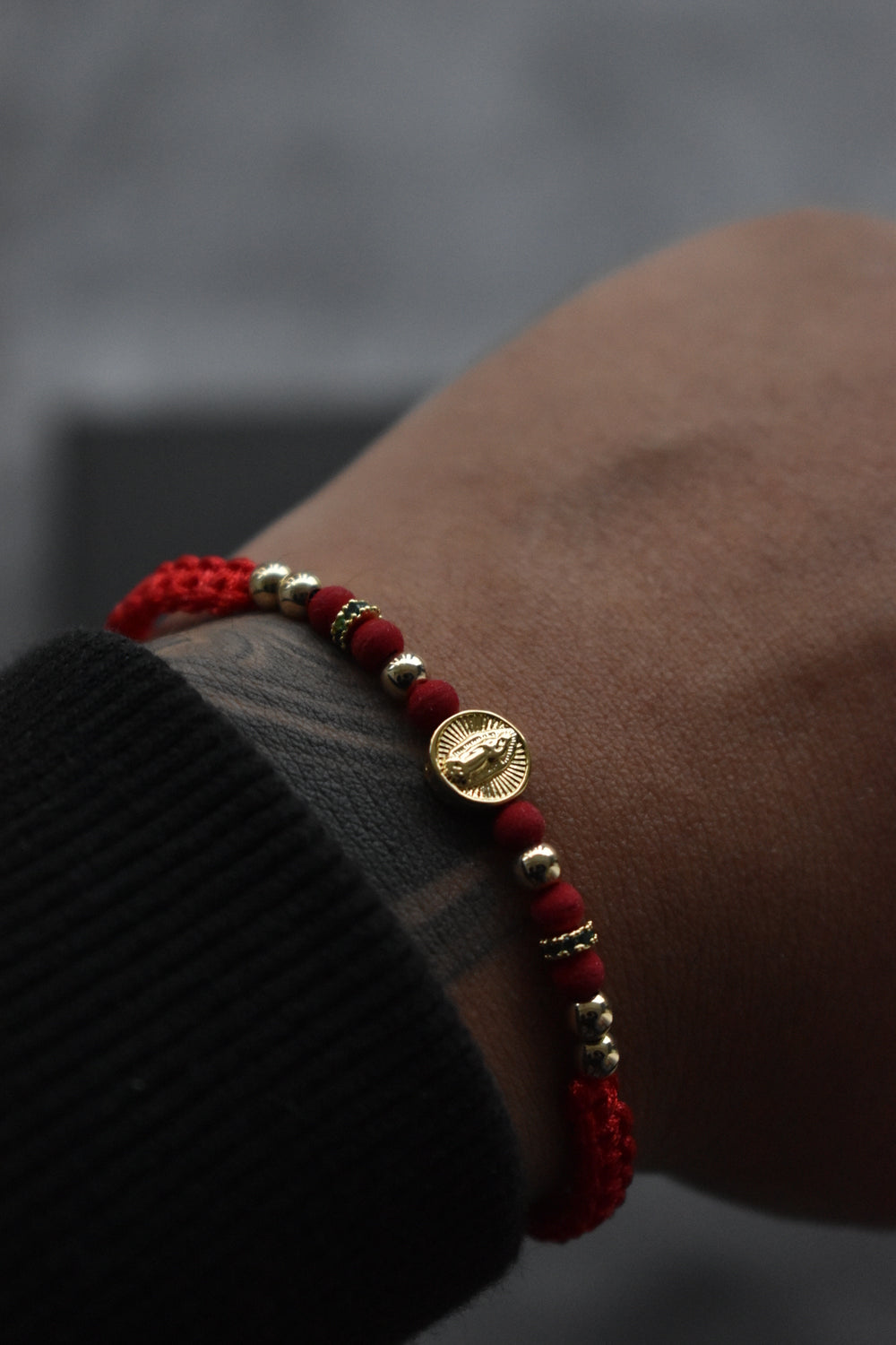 Pulsera Roja San Benito & Virgen Guadalupe| Oro laminado 18 K