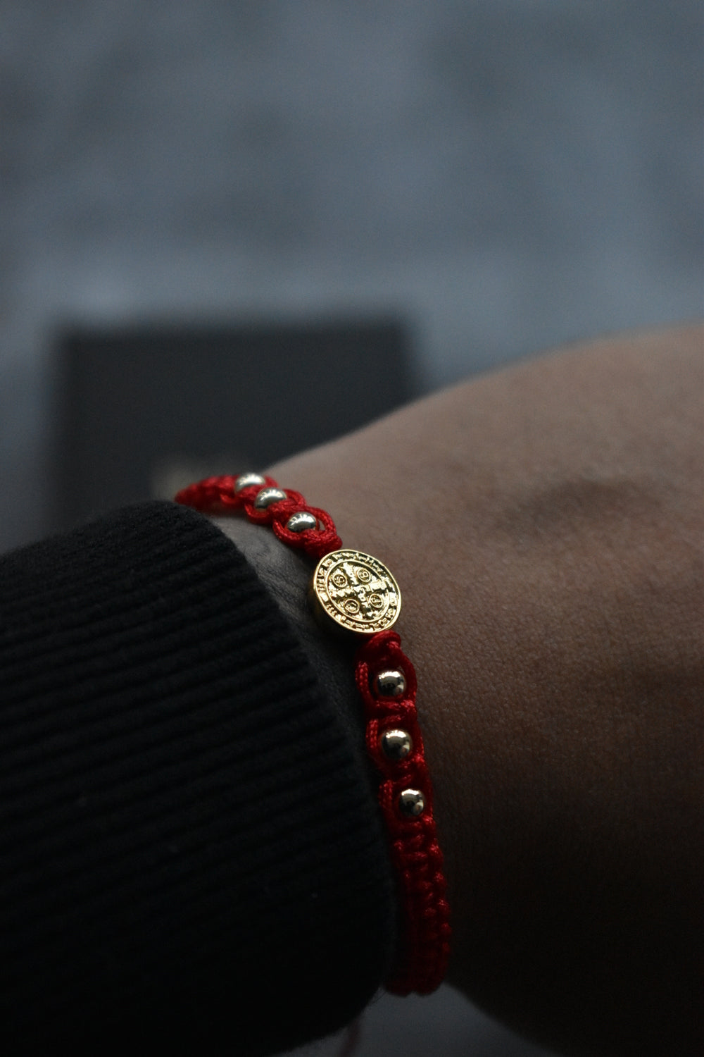 Pulsera Roja San Benito | Oro laminado 18 K - Aurelius