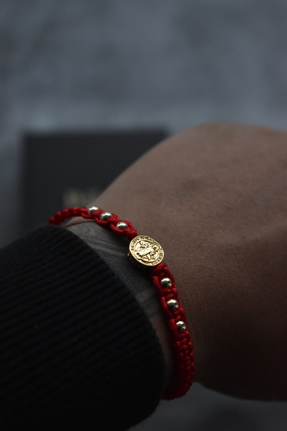 Pulsera Roja San Benito | Oro laminado 18 K - Aurelius