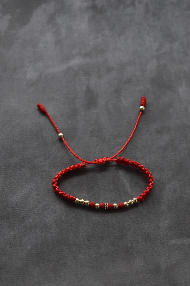 Pulsera roja Dominus | Oro laminado 18 K