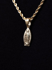 Cadena lazo 50 cms + dije Virgen María de Guadalupe | Enchape de oro 18k