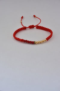 Pulsera Afrodita roja en oro laminado 18K, detalle de balines y rondél