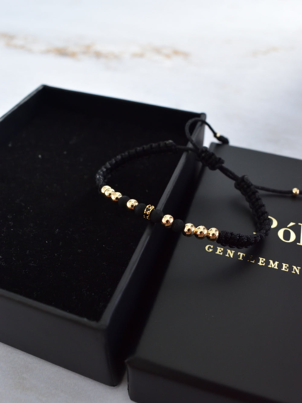 Pulsera Dominus Negro Oro Laminado 18K