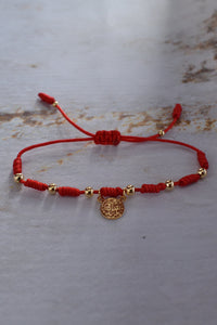 Pulsera San Benito hilo rojo oro laminado, pieza de Pólux Gentleman's