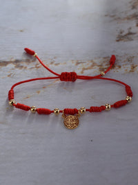 Pulsera San Benito hilo rojo oro laminado, pieza de Pólux Gentleman's