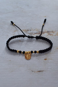 Pulsera San Benito tejida artesanalmente en negro, pieza de Pólux Gentleman's