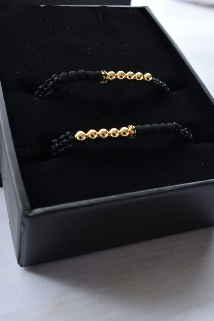 Set Pulseras Parejas Afrodita en empaque de lujo, vista superior